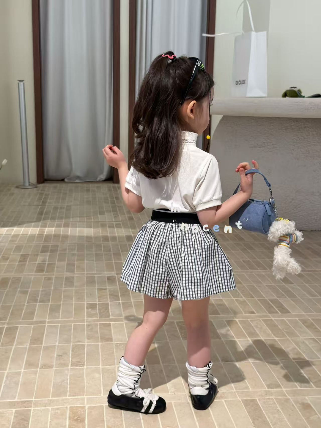 Innocent 學院風黑白格短褲 鬆緊腰花苞設計 女童舒適活動褲韓系時尚